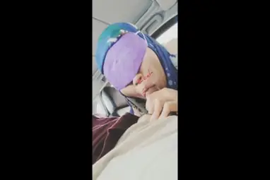 Jilbab Biru Nyepong Di Mobil Terekam Kamera