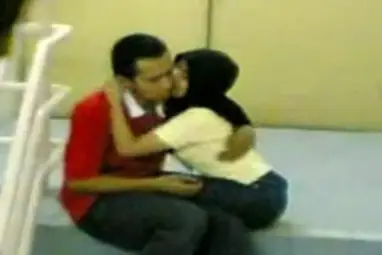 Mahasiswi Sange Asyik Diewe Di Tangga Kampus Sepi